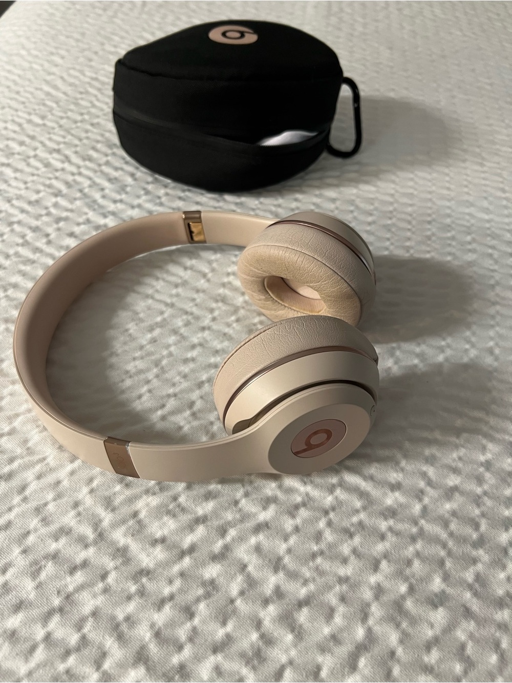 Beats Solo Rose Gold Headphones / Earphones / Earbuds